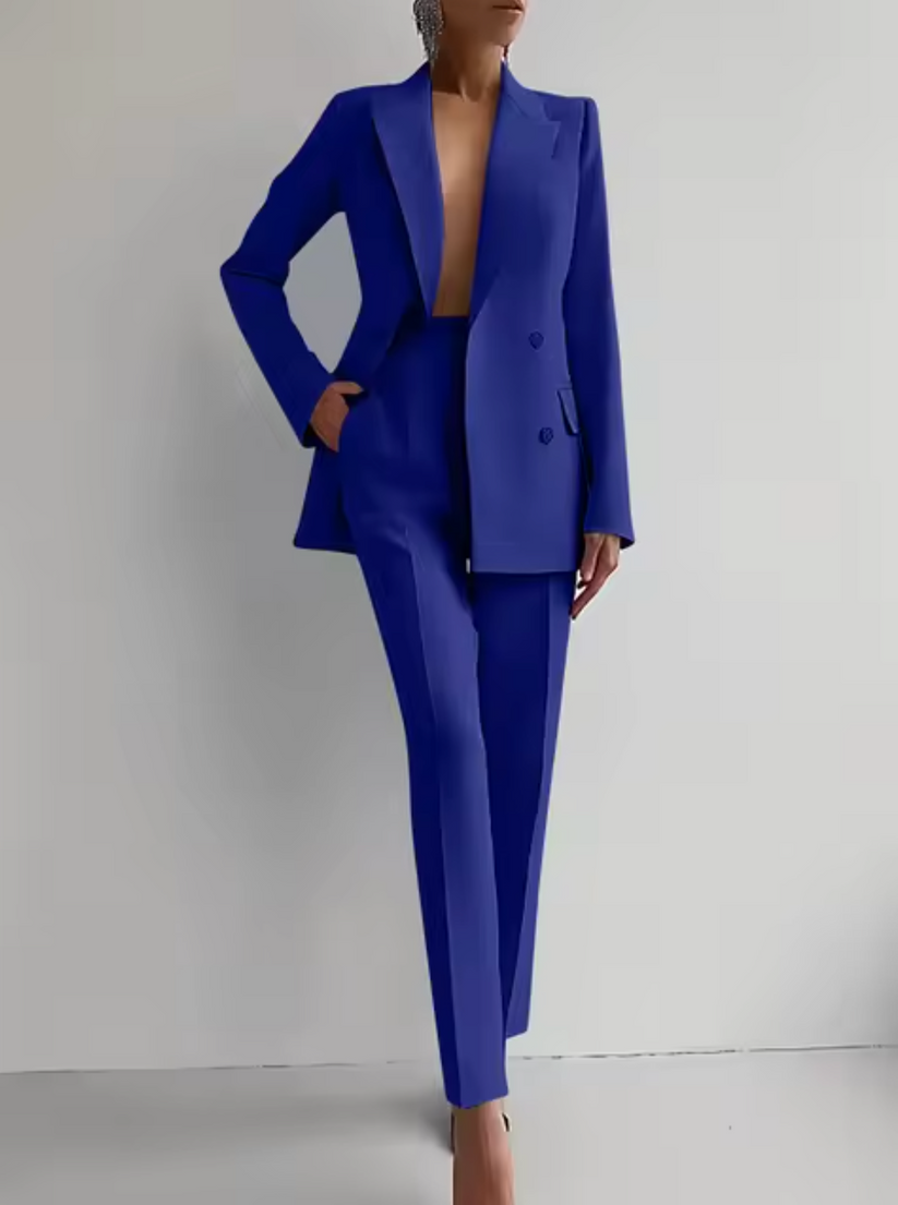 Stilvoller Damenanzug mit klassischem Blazer und modischer High-Waist-Hose