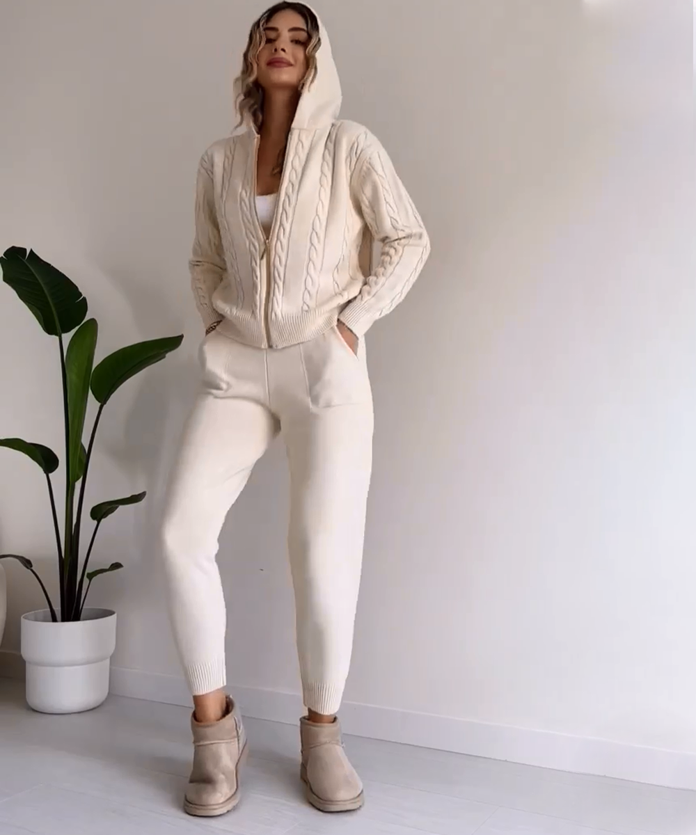 Stilvolles Damen-Outfit: Cardigan und Twist-Sweater im Zweiteiler-Design