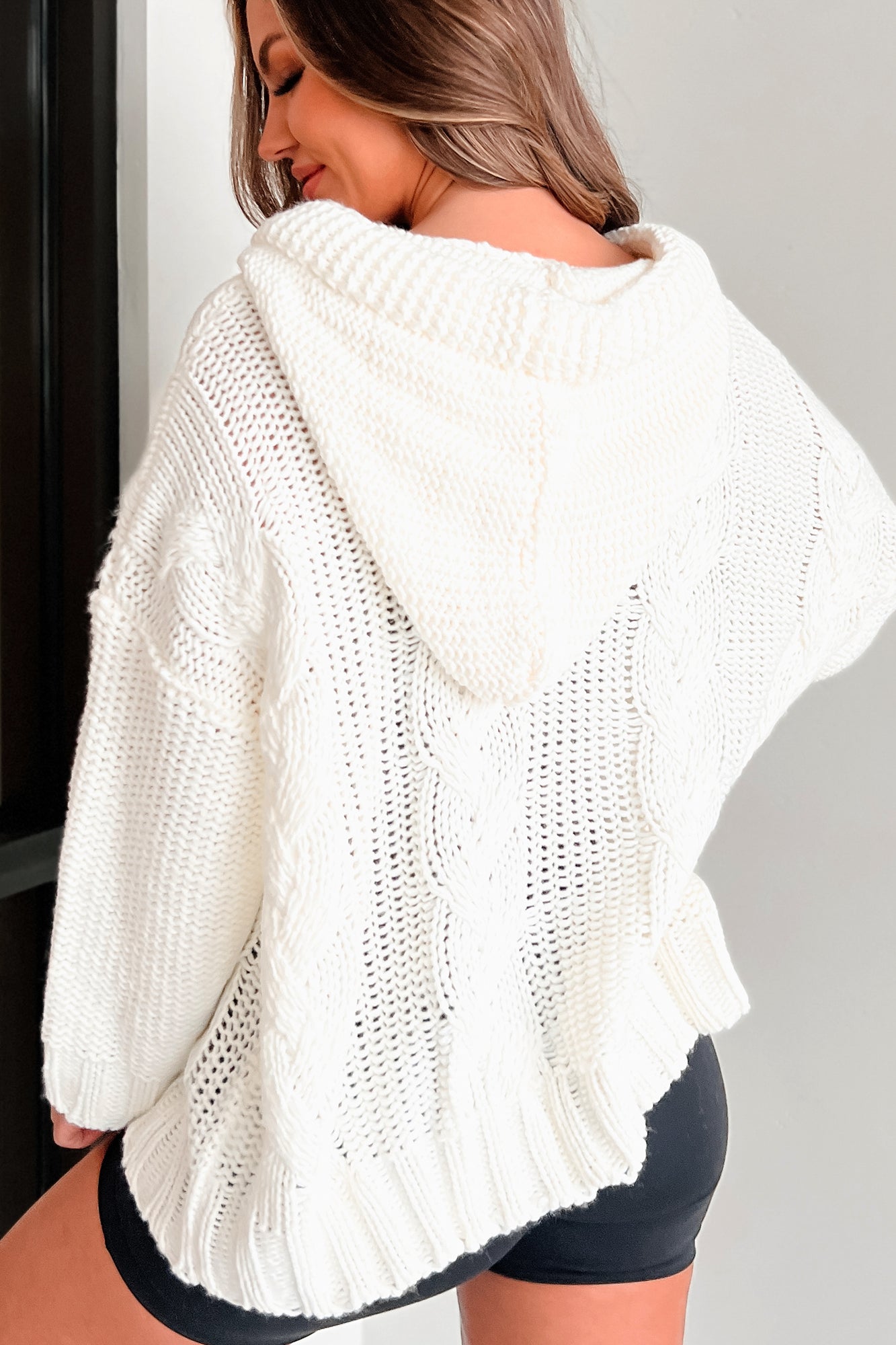 Damen-Hoodie mit Zopfstrickmuster – Eleganter Pullover in Elfenbein