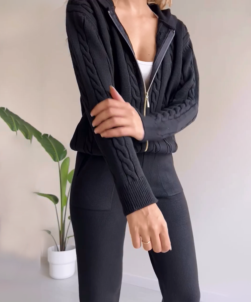 Stilvolles Damen-Outfit: Cardigan und Twist-Sweater im Zweiteiler-Design