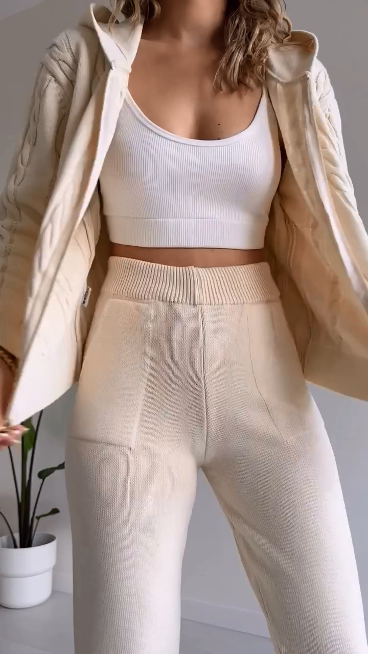 Stilvolles Damen-Outfit: Cardigan und Twist-Sweater im Zweiteiler-Design