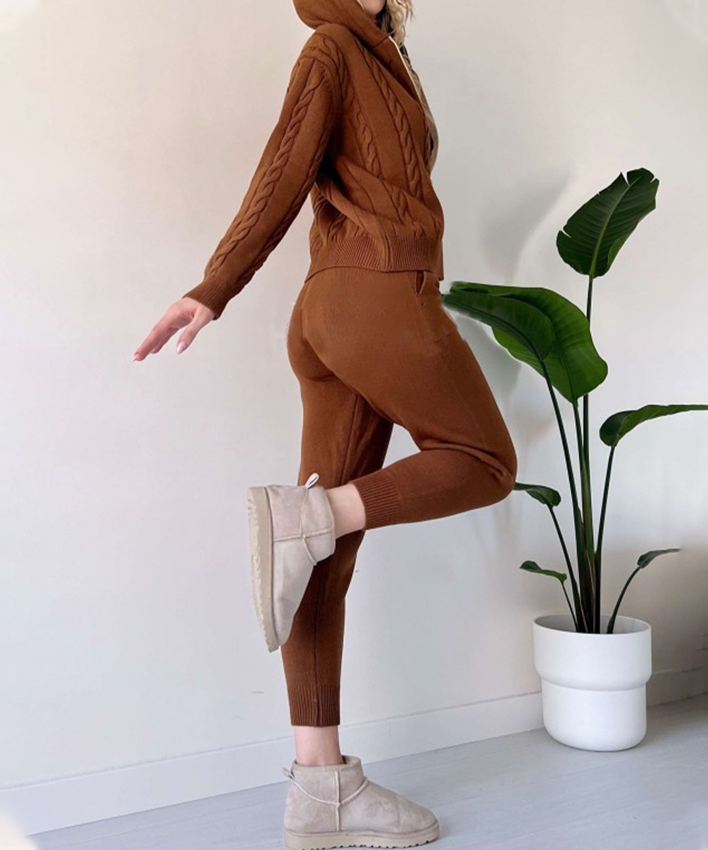 Stilvolles Damen-Outfit: Cardigan und Twist-Sweater im Zweiteiler-Design