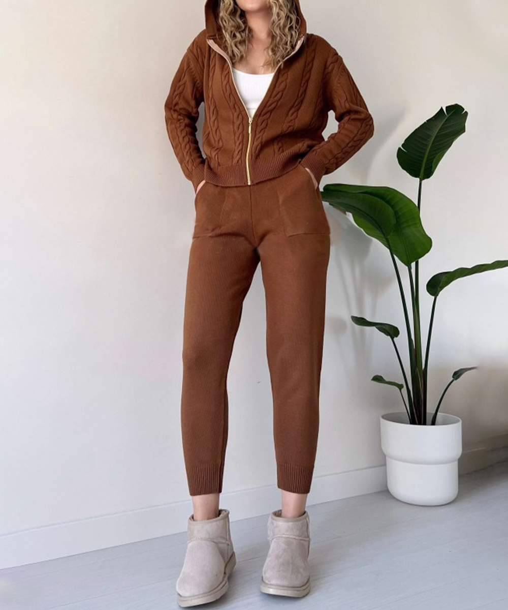 Stilvolles Damen-Outfit: Cardigan und Twist-Sweater im Zweiteiler-Design