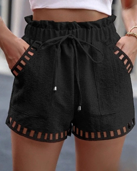 Shorts mit Kordelzug und Gürtel mit Durchbruchdetails