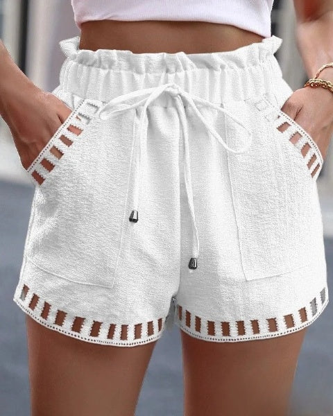 Shorts mit Kordelzug und Gürtel mit Durchbruchdetails