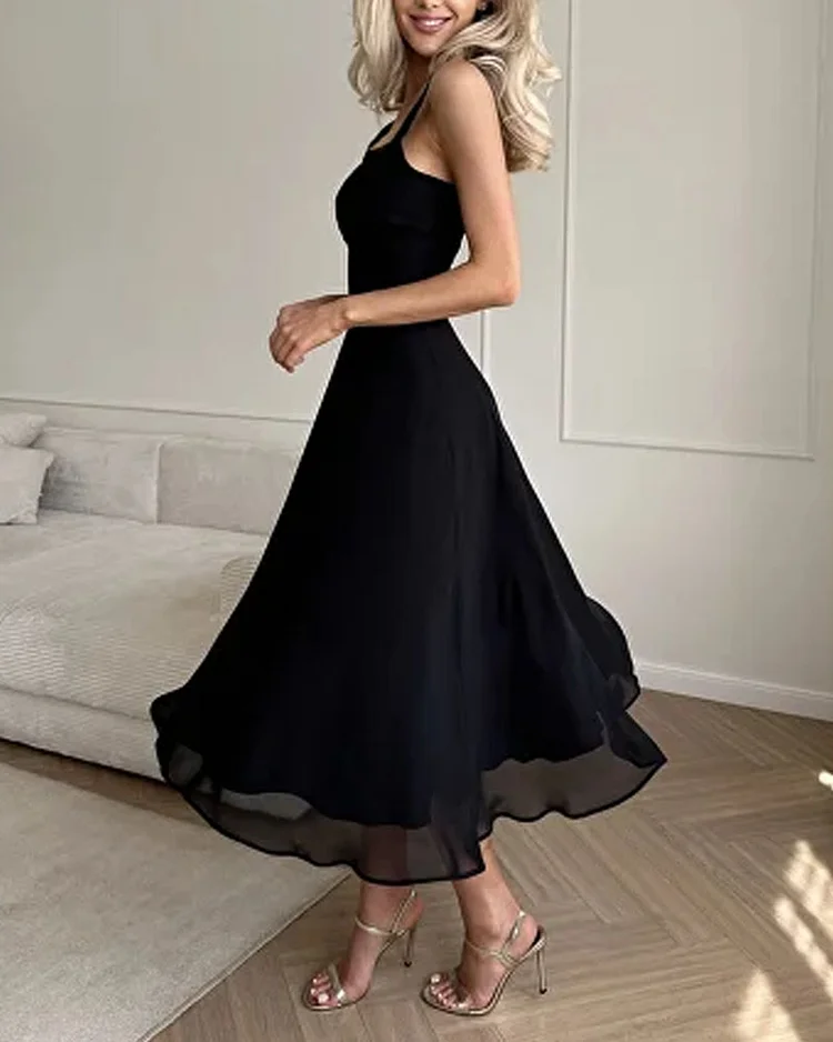 Elegantes einfarbiges Chiffonkleid mit eckigem Ausschnitt