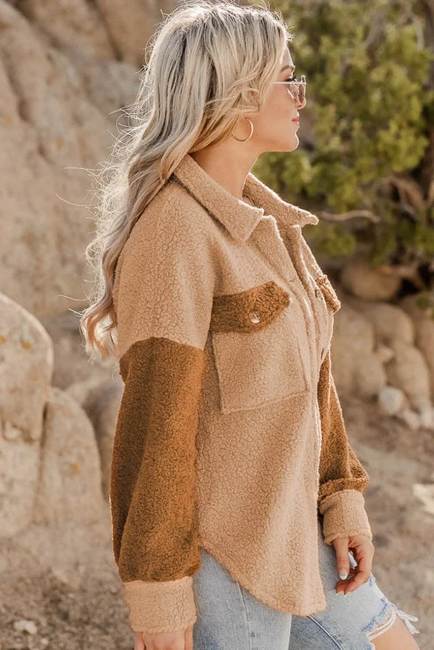 Farbblock Jacke in Camel mit Taschenklappen - Optimal für Wintertage