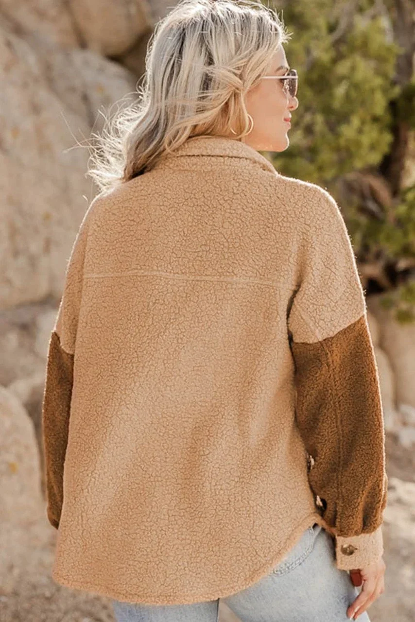 Farbblock Jacke in Camel mit Taschenklappen - Optimal für Wintertage