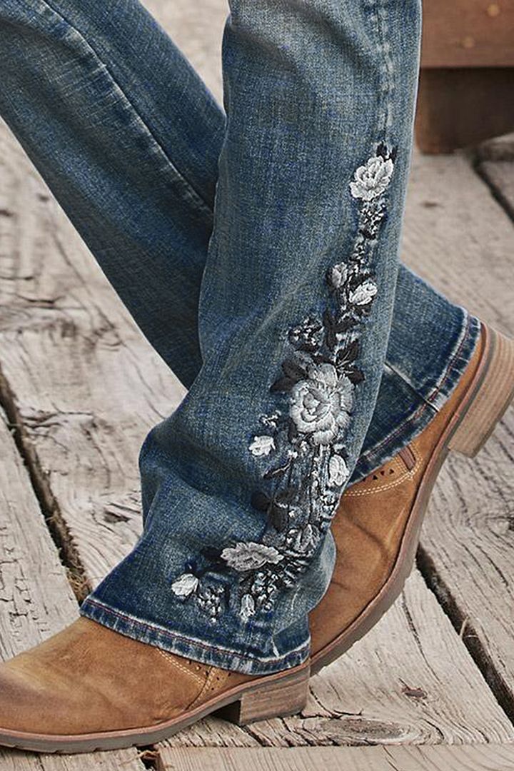 Bootcut-Jeans mit floraler Stickerei und mittlerer Taille