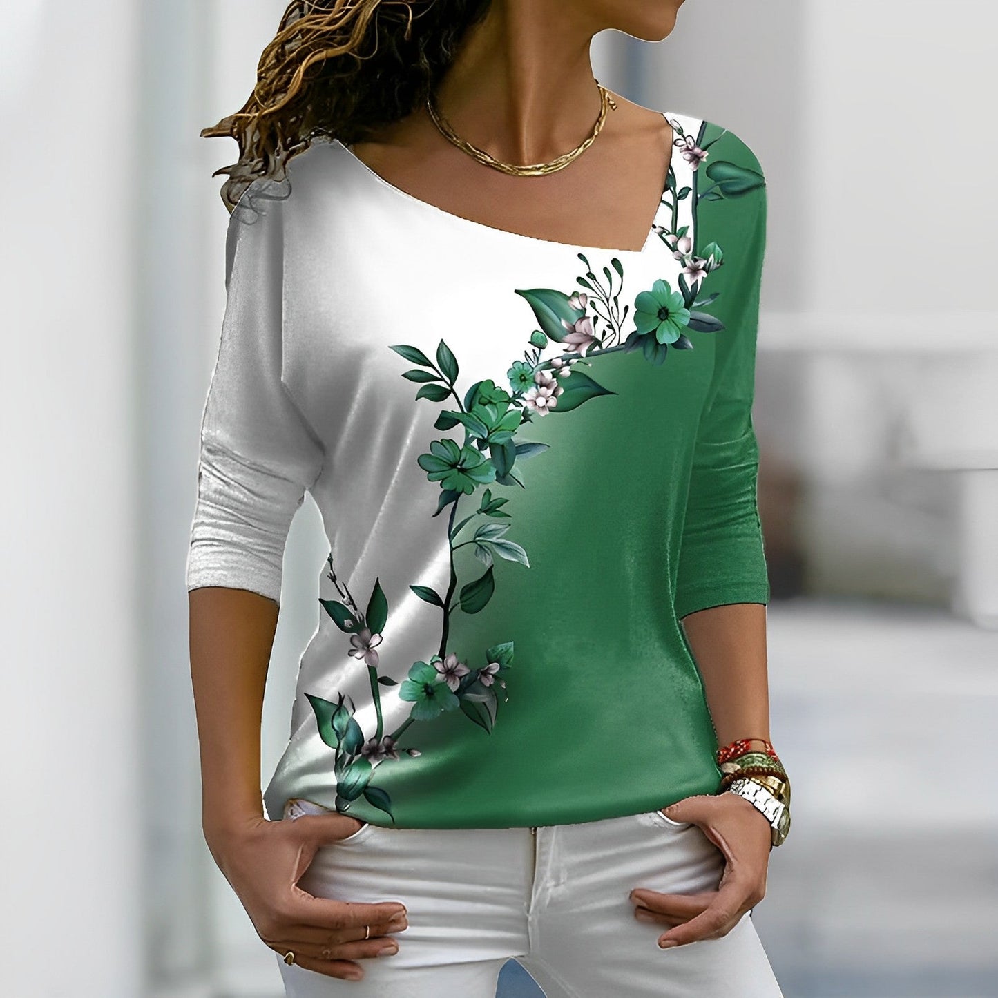 Florales Kunst-T-Shirt in Kontrastfarbe