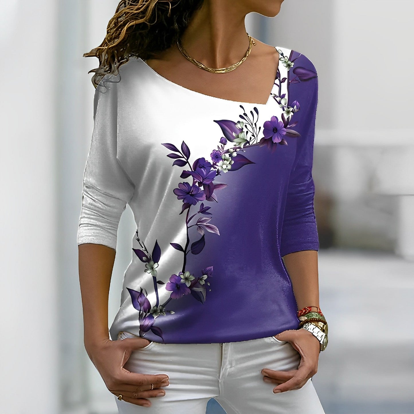 Florales Kunst-T-Shirt in Kontrastfarbe