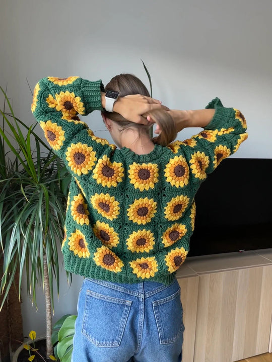 Strickjacke mit Sonnenblumen-Häkelmuster