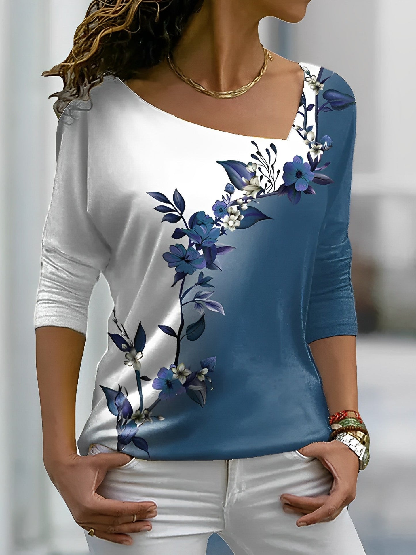 Florales Kunst-T-Shirt in Kontrastfarbe